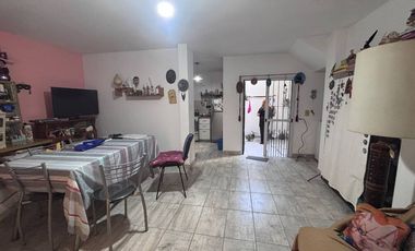 Departamento Tipo Casa en venta en Lanus Este