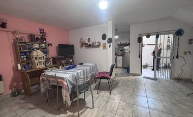 Departamento Tipo Casa en venta en Lanus Este