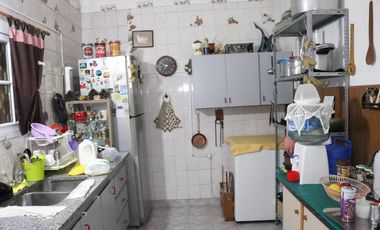 Casa PH en venta en Villa Dominico