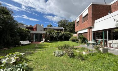Venta Residencia 5 Ambientes Quincho Jardin Parrilla
