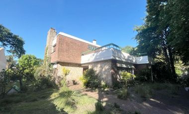 Venta Residencia 5 Ambientes Quincho Jardin Parrilla