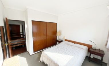 Venta Residencia 5 Ambientes Quincho Jardin Parrilla