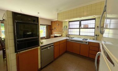Venta Residencia 5 Ambientes Quincho Jardin Parrilla