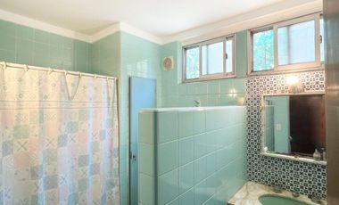 Venta Residencia 5 Ambientes Quincho Jardin Parrilla