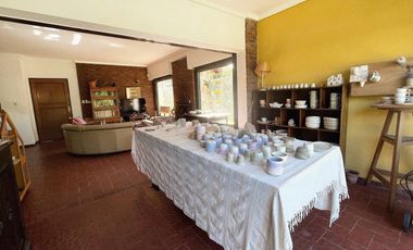 Venta Residencia 5 Ambientes Quincho Jardin Parrilla