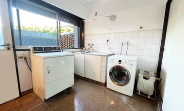 Venta Residencia 5 Ambientes Quincho Jardin Parrilla