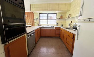 Venta Residencia 5 Ambientes Quincho Jardin Parrilla