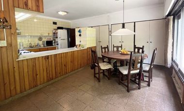 Venta Residencia 5 Ambientes Quincho Jardin Parrilla