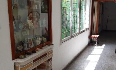 Casa en Alquiler USO COMERCIAL en excelente ubicación en Banfield Este