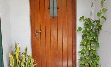 Casa en Alquiler USO COMERCIAL en excelente ubicación en Banfield Este