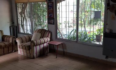 Casa en Alquiler USO COMERCIAL en excelente ubicación en Banfield Este