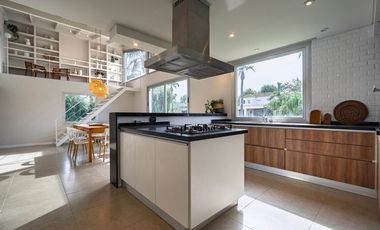 VENTA- Casa 3 dormitorios con pileta - Funes Hills Miraflores s/ Avenida Principal. APTO CREDITO