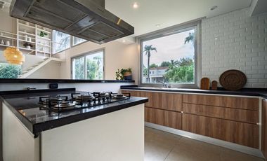 VENTA- Casa 3 dormitorios con pileta - Funes Hills Miraflores s/ Avenida Principal. APTO CREDITO