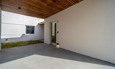 VENTA- Casa 3 dormitorios con pileta - Funes Hills Miraflores s/ Avenida Principal. APTO CREDITO