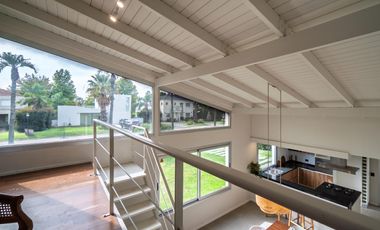 VENTA- Casa 3 dormitorios con pileta - Funes Hills Miraflores s/ Avenida Principal. APTO CREDITO