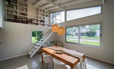 VENTA- Casa 3 dormitorios con pileta - Funes Hills Miraflores s/ Avenida Principal. APTO CREDITO