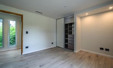 VENTA- Casa 3 dormitorios con pileta - Funes Hills Miraflores s/ Avenida Principal. APTO CREDITO