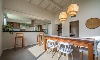 VENTA- Casa 3 dormitorios con pileta - Funes Hills Miraflores s/ Avenida Principal. APTO CREDITO