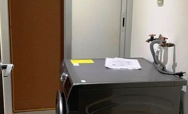 Departamento amueblado, interior; auto NO FIJO, en edificio pequeño