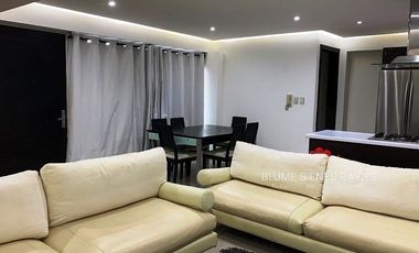 Departamento amueblado, interior; auto NO FIJO, en edificio pequeño