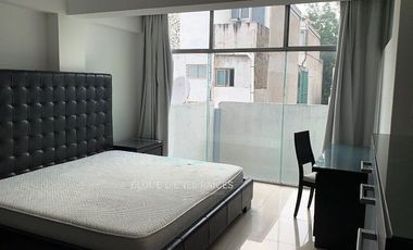 Departamento amueblado, interior; auto NO FIJO, en edificio pequeño