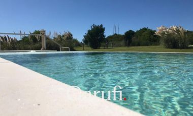 Casa en Alquiler Temporario y Venta en Costa Esmeralda barrio Deportiva con piscina climatizada