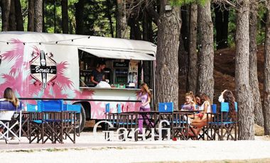 Casa en Alquiler Temporario y Venta en Costa Esmeralda barrio Deportiva con piscina climatizada