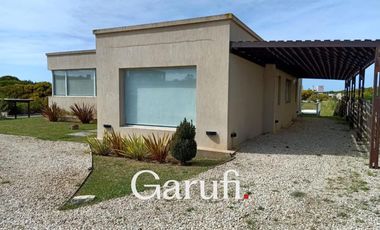 Casa en Alquiler Temporario y Venta en Costa Esmeralda barrio Deportiva con piscina climatizada