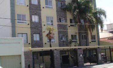 Departamento de 2 AMBIENTES C/cochera descubierta. Banfield E.-