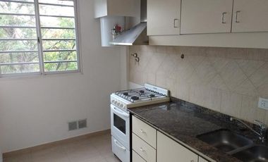 Departamento de 2 AMBIENTES C/cochera descubierta. Banfield E.-