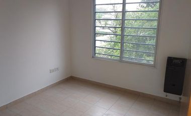 Departamento de 2 AMBIENTES C/cochera descubierta. Banfield E.-