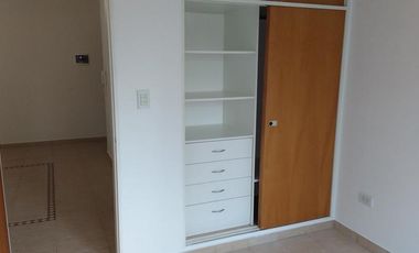 Departamento de 2 AMBIENTES C/cochera descubierta. Banfield E.-