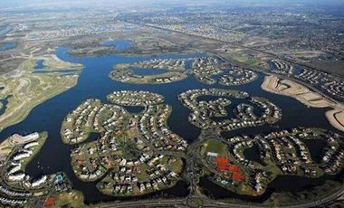 Lote a la laguna central  1800m2  Barrio La Isla, Nordelta