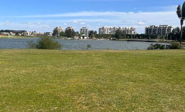 Lote a la laguna central  1800m2  Barrio La Isla, Nordelta