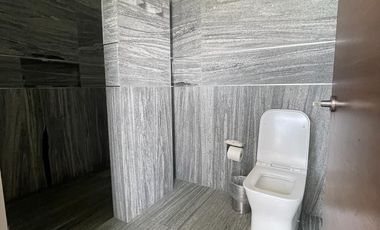 Venta casa bosque real de 1350m2, vista al campo de golf