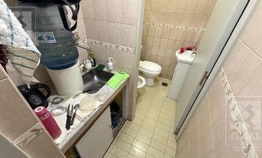 Oficina venta centro, 80 m2 con recepción, 4 privados, archivo, kitchenette y baño