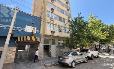 Oficina venta centro, 80 m2 con recepción, 4 privados, archivo, kitchenette y baño