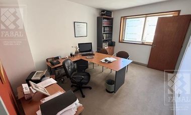 Oficina venta centro, 80 m2 con recepción, 4 privados, archivo, kitchenette y baño