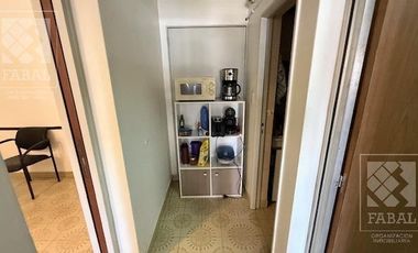 Oficina venta centro, 80 m2 con recepción, 4 privados, archivo, kitchenette y baño