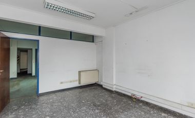 Venta Edificio Comercial en Quilmes (PB y 2 Pisos, Patio y Terraza). Se escuchan ofertas y permuta!