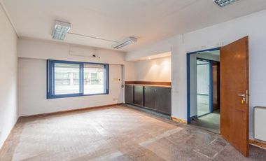 Venta Edificio Comercial en Quilmes (PB y 2 Pisos, Patio y Terraza). Se escuchan ofertas y permuta!