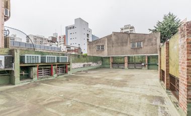 Venta Edificio Comercial en Quilmes (PB y 2 Pisos, Patio y Terraza). Se escuchan ofertas y permuta!