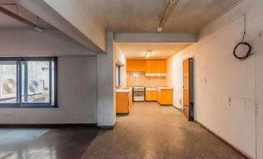 Venta Edificio Comercial en Quilmes (PB y 2 Pisos, Patio y Terraza). Se escuchan ofertas y permuta!