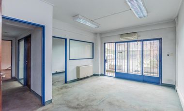 Venta Edificio Comercial en Quilmes (PB y 2 Pisos, Patio y Terraza). Se escuchan ofertas y permuta!