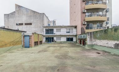 Venta Edificio Comercial en Quilmes (PB y 2 Pisos, Patio y Terraza). Se escuchan ofertas y permuta!