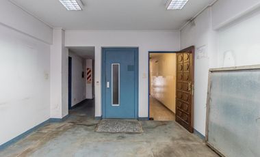 Venta Edificio Comercial en Quilmes (PB y 2 Pisos, Patio y Terraza). Se escuchan ofertas y permuta!