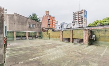Venta Edificio Comercial en Quilmes (PB y 2 Pisos, Patio y Terraza). Se escuchan ofertas y permuta!