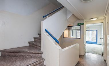 Venta Edificio Comercial en Quilmes (PB y 2 Pisos, Patio y Terraza). Se escuchan ofertas y permuta!