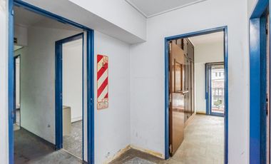 Venta Edificio Comercial en Quilmes (PB y 2 Pisos, Patio y Terraza). Se escuchan ofertas y permuta!