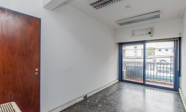 Venta Edificio Comercial en Quilmes (PB y 2 Pisos, Patio y Terraza). Se escuchan ofertas y permuta!